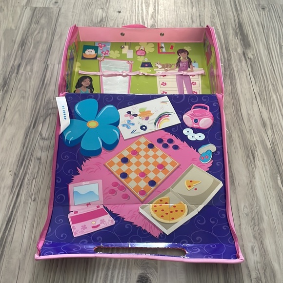 🩷BARBIES WITH VANITY AND KITCHEN🩷 - Picture 11 of 11